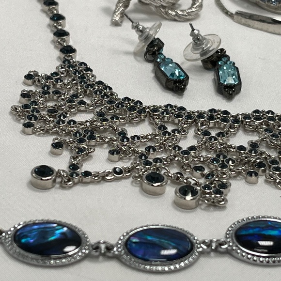 Vintage mixed lot of Silver tone, and Rhinestone Jewelry. 15 pcs. - Picture 2 of 8
